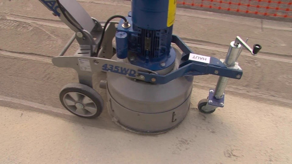 (page béton brossage à sec)